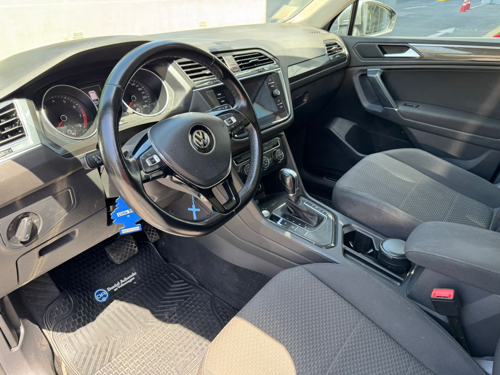 Volkswagen Tiguan — foto 8 de 20