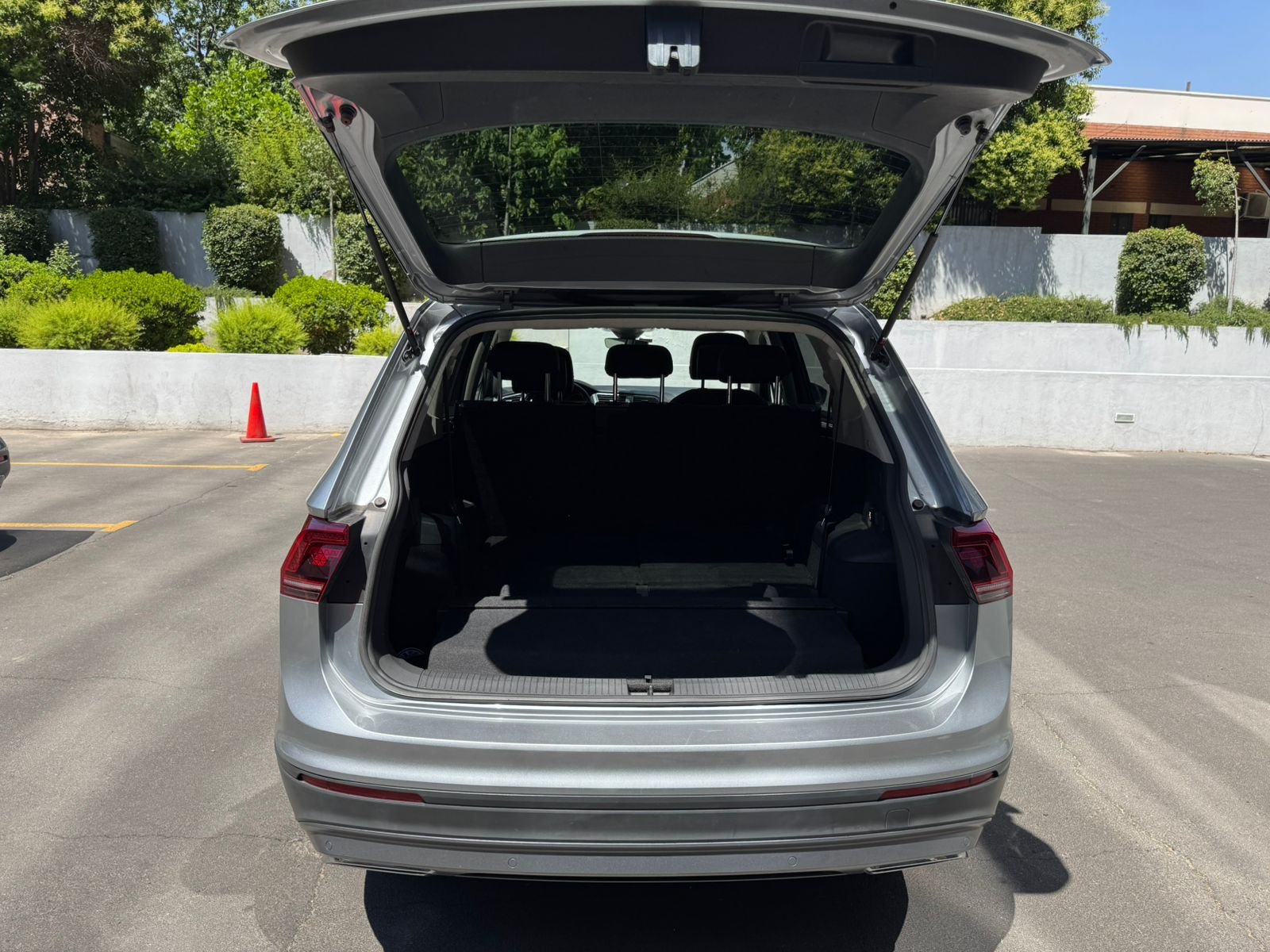 Volkswagen Tiguan — foto 11 de 20