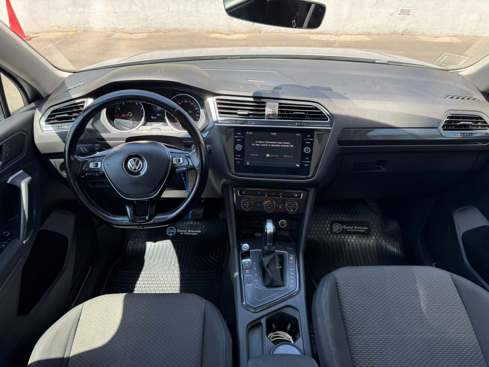 Volkswagen Tiguan — foto 12 de 20