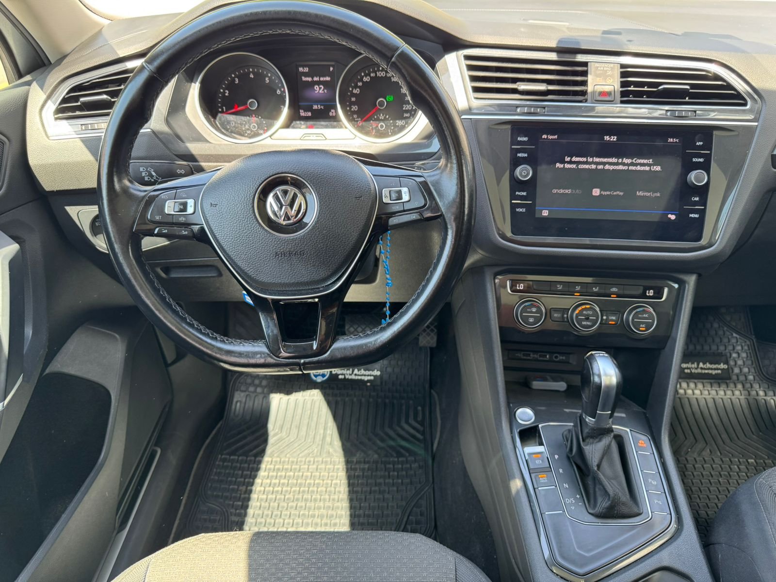 Volkswagen Tiguan — foto 13 de 20