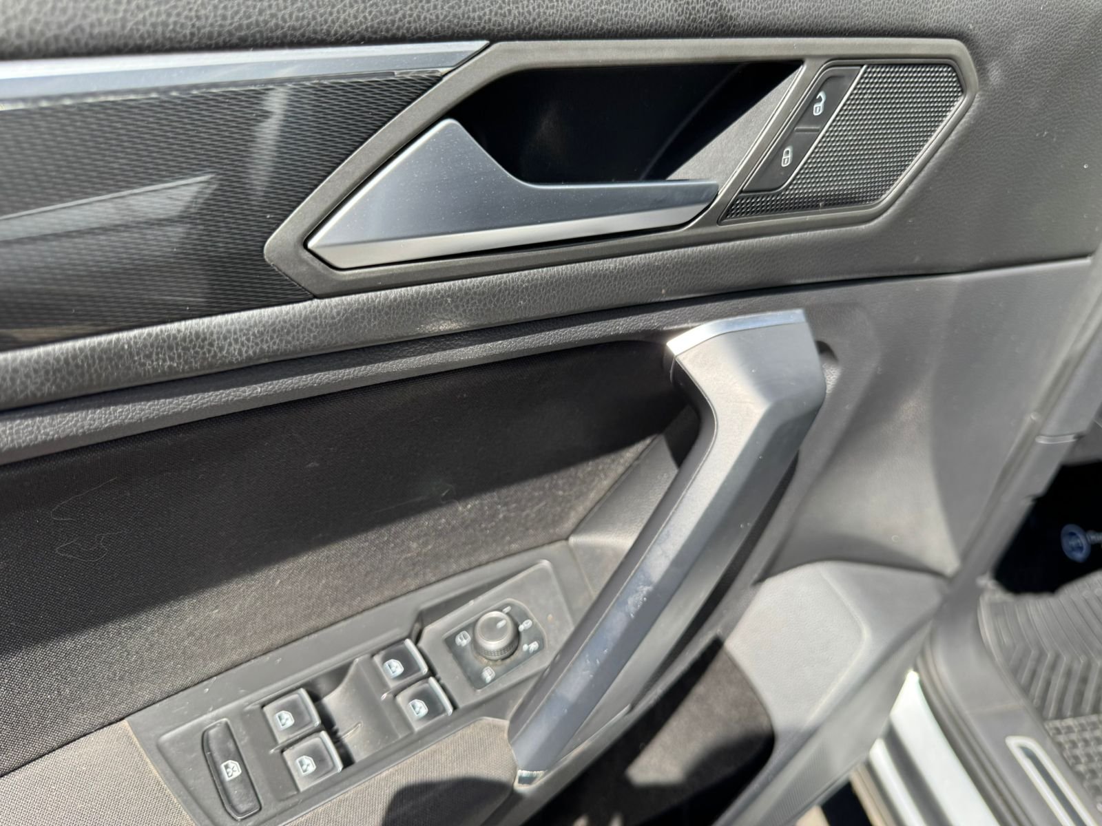 Volkswagen Tiguan — foto 18 de 20