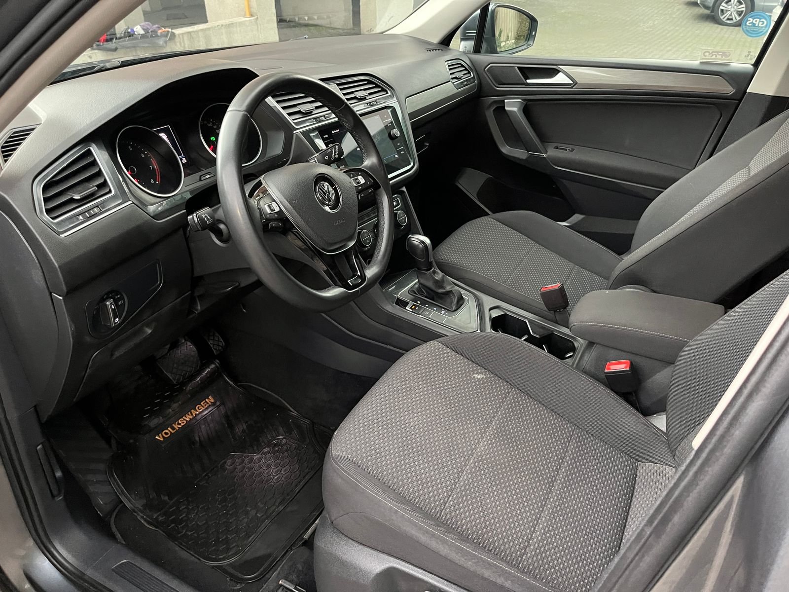 Volkswagen Tiguan — foto 8 de 25
