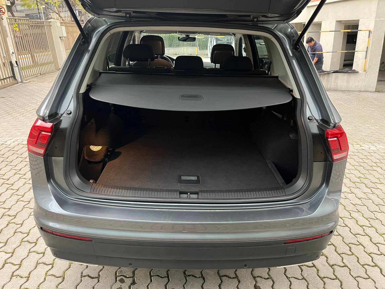 Volkswagen Tiguan — foto 10 de 25