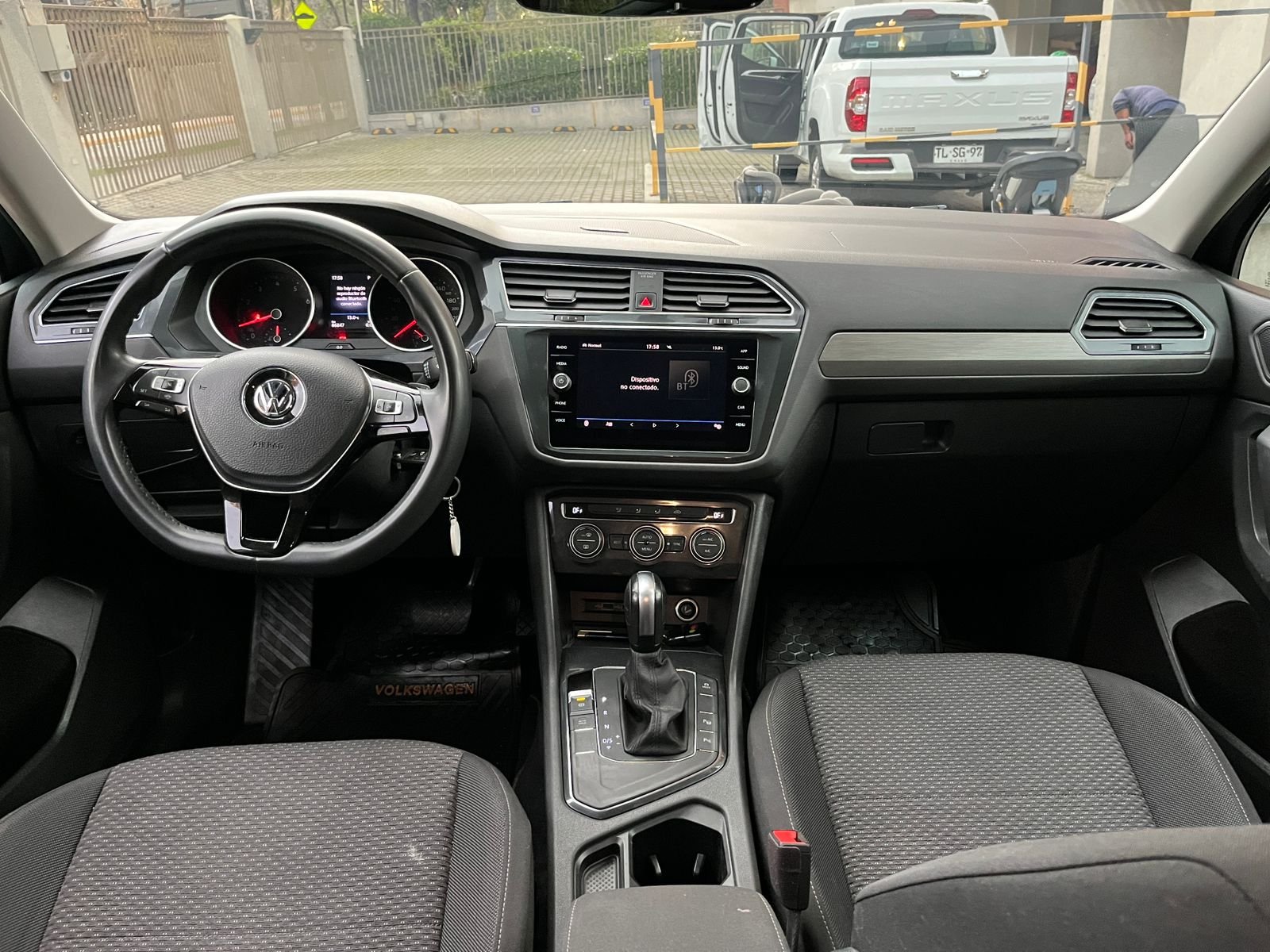 Volkswagen Tiguan — foto 11 de 25