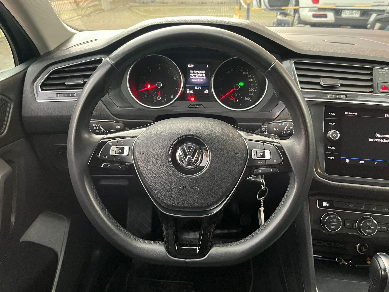 Volkswagen Tiguan — foto 13 de 25