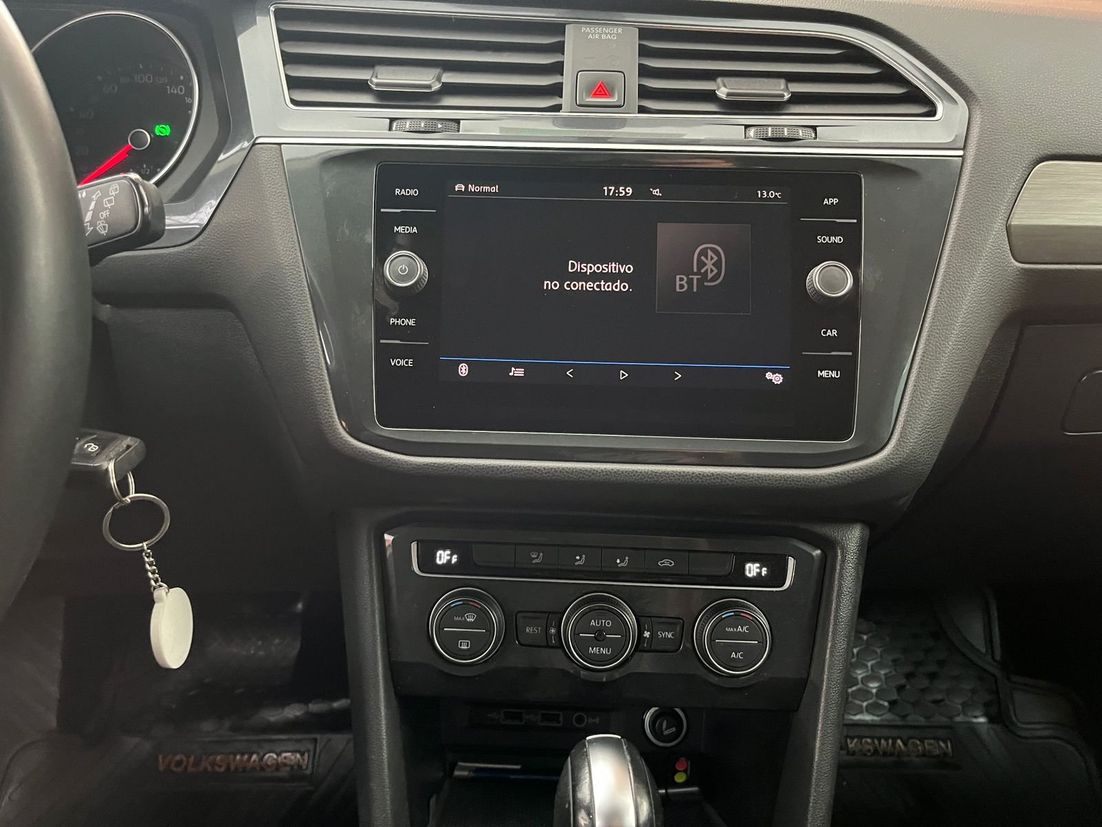 Volkswagen Tiguan — foto 14 de 25