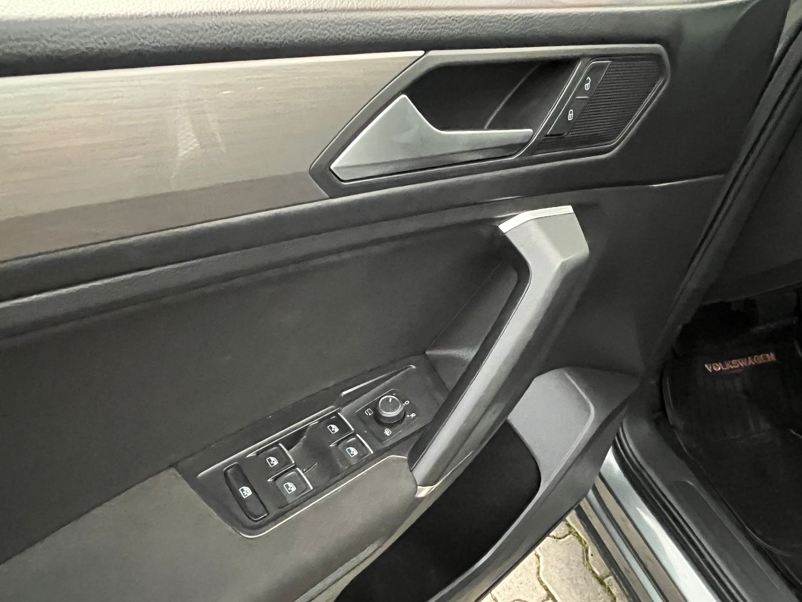 Volkswagen Tiguan — foto 17 de 25