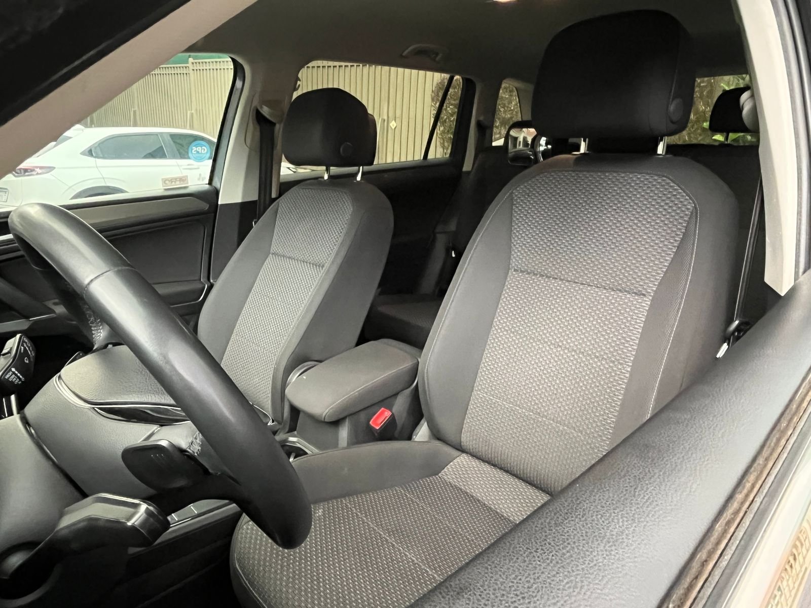 Volkswagen Tiguan — foto 18 de 25
