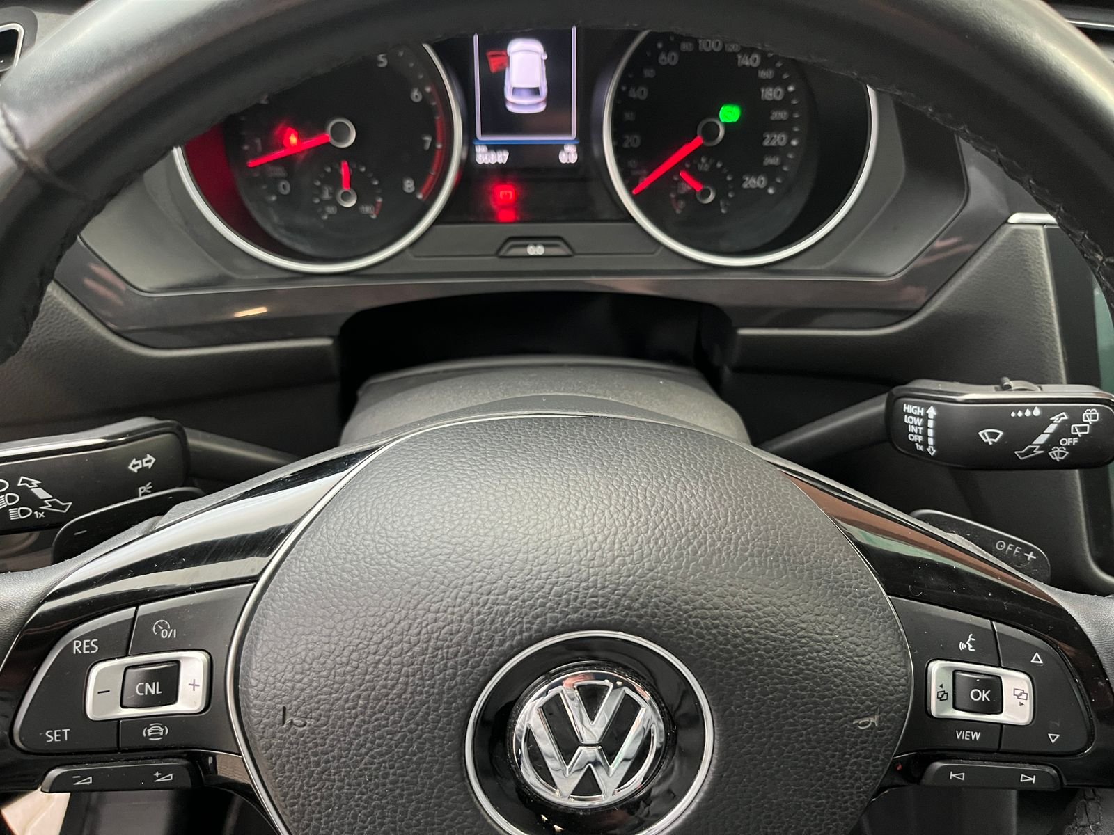 Volkswagen Tiguan — foto 23 de 25