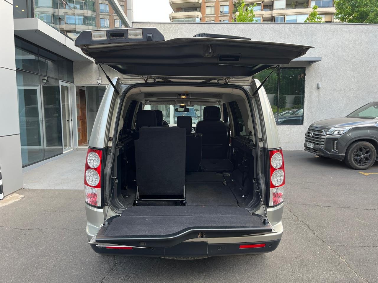Land Rover Discovery 4 — foto 11 de 32