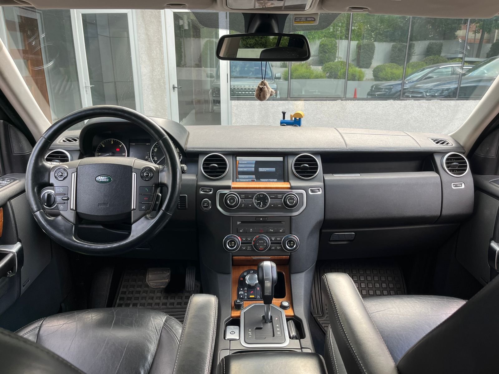 Land Rover Discovery 4 — foto 12 de 32