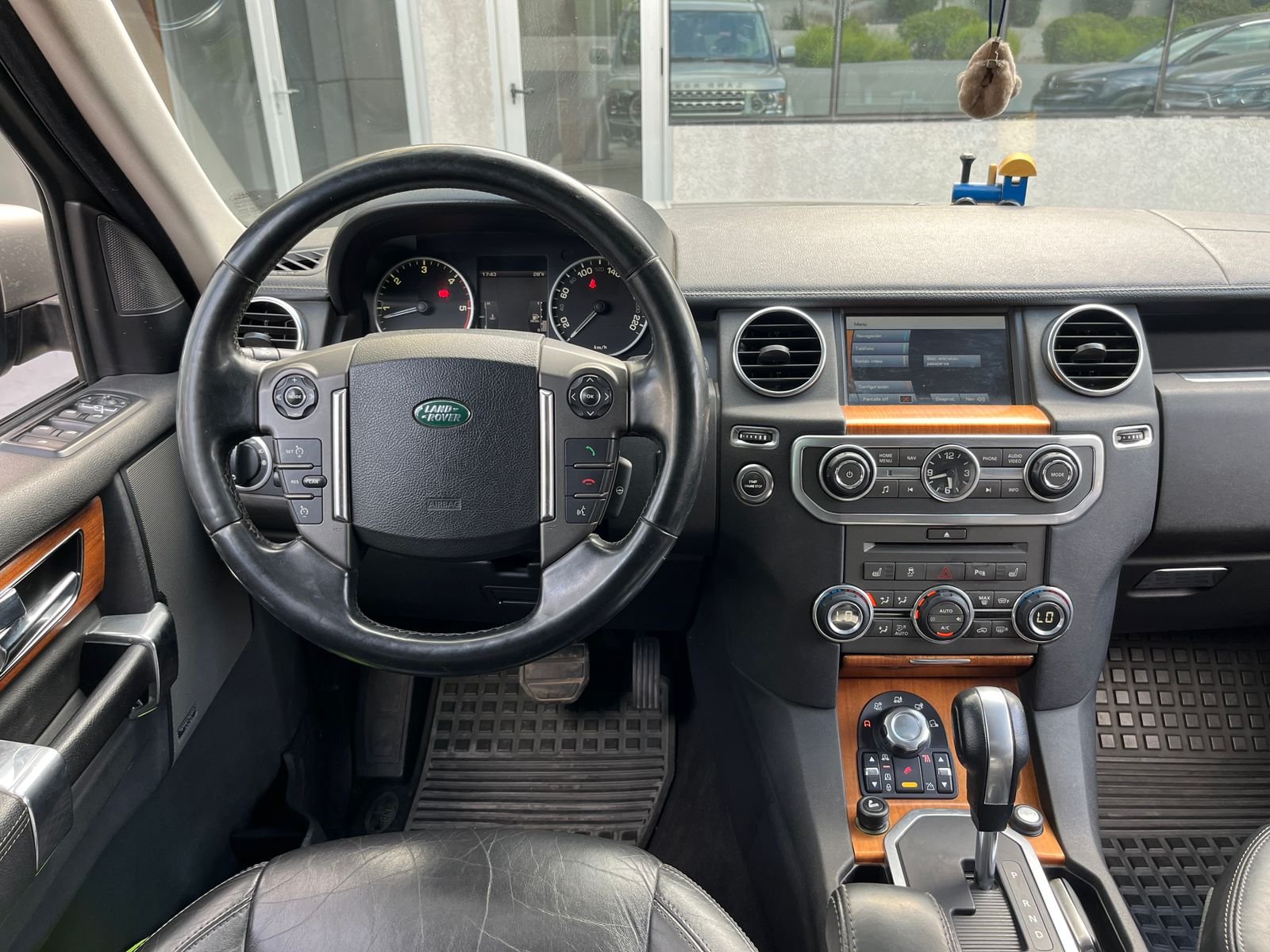 Land Rover Discovery 4 — foto 13 de 32