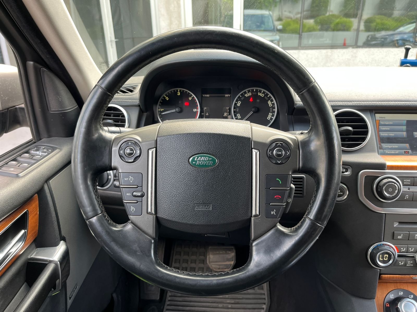 Land Rover Discovery 4 — foto 14 de 32