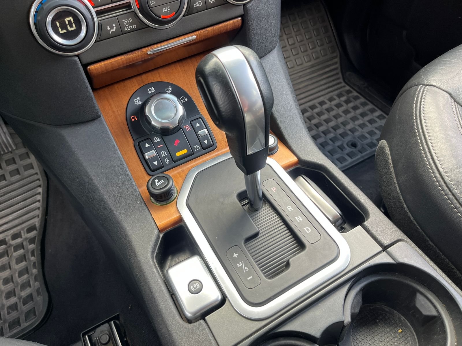Land Rover Discovery 4 — foto 16 de 32