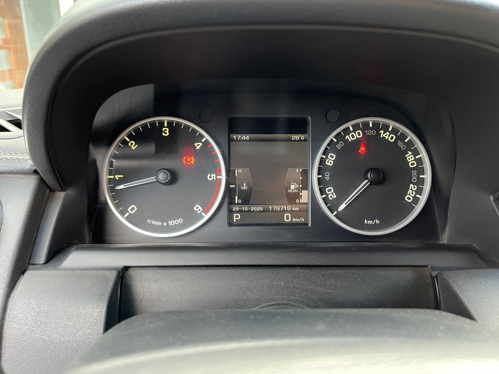 Land Rover Discovery 4 — foto 18 de 32