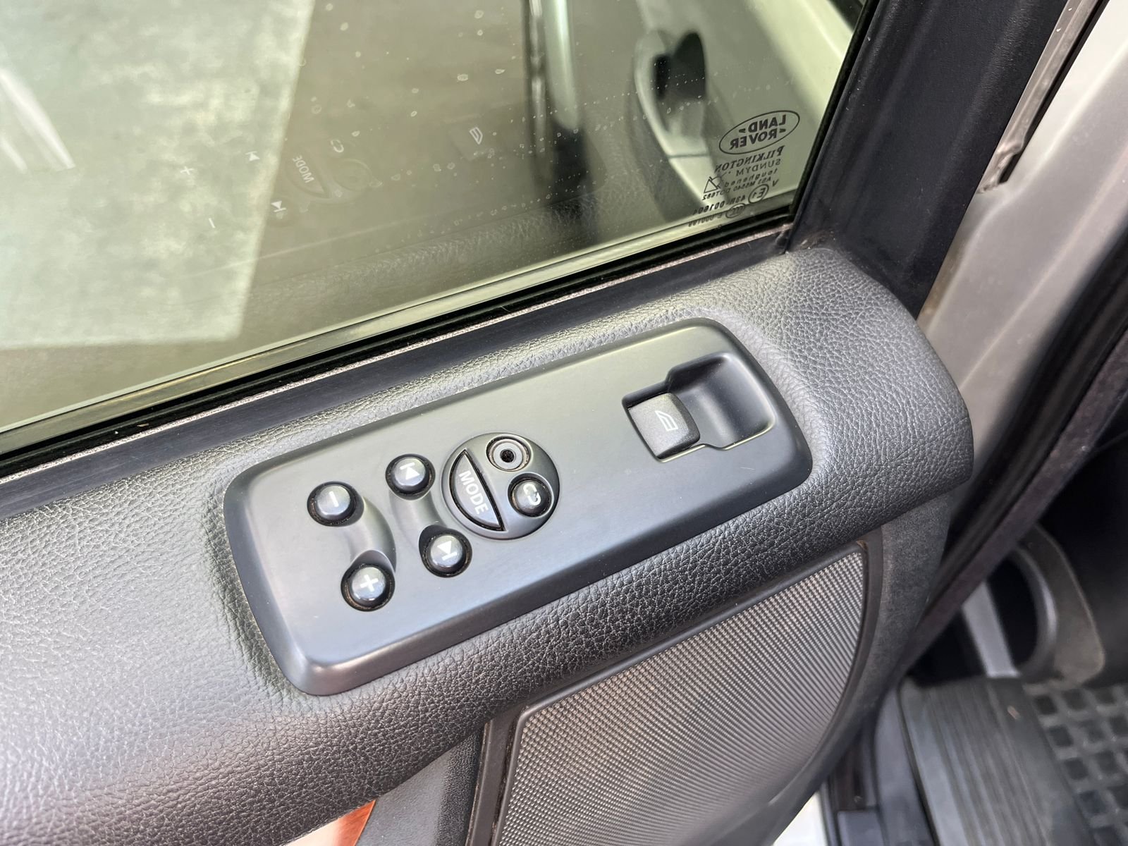 Land Rover Discovery 4 — foto 20 de 32