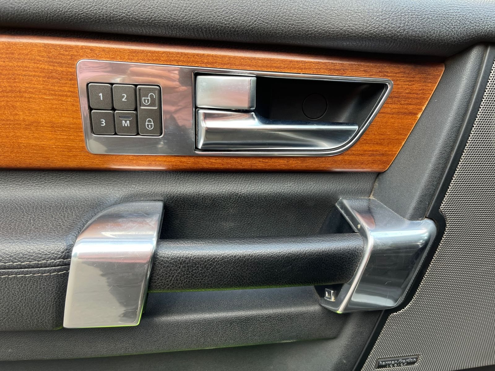 Land Rover Discovery 4 — foto 25 de 32