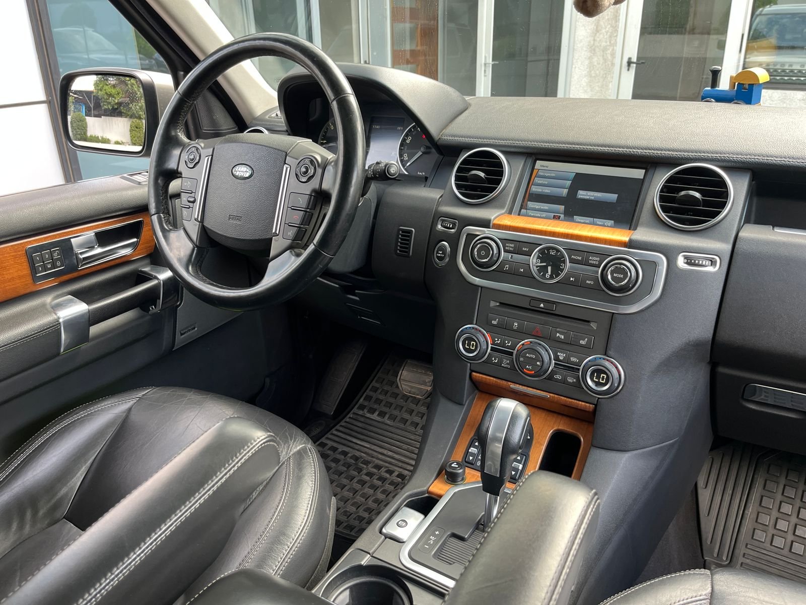 Land Rover Discovery 4 — foto 31 de 32