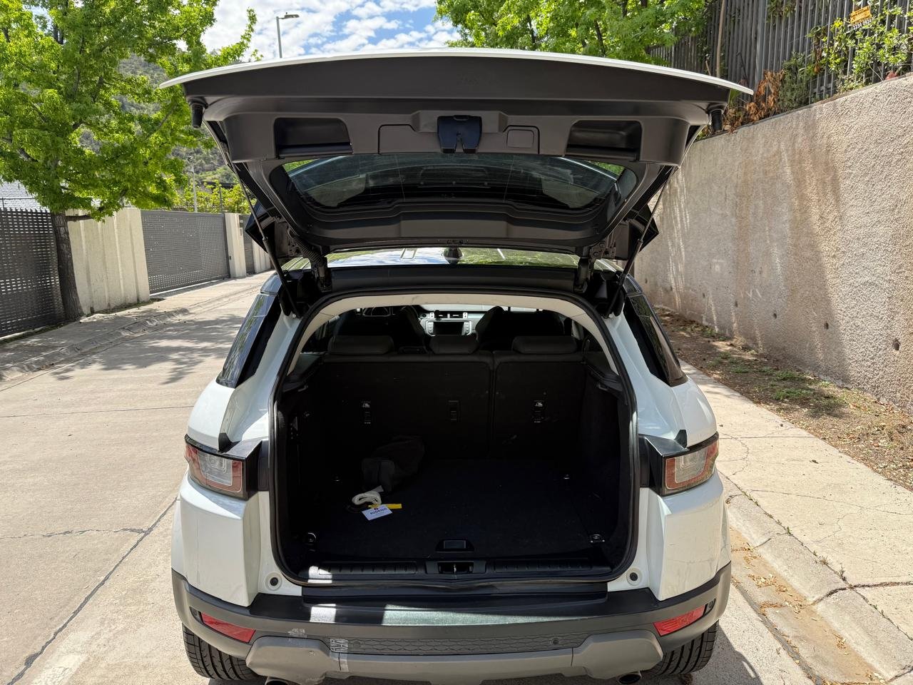 Land Rover Evoque — foto 10 de 23