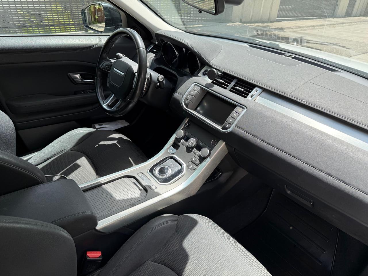 Land Rover Evoque — foto 21 de 23