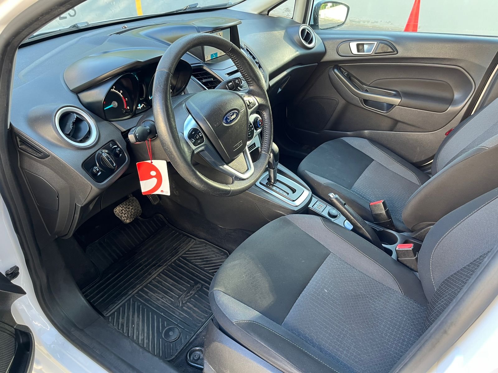 Ford Fiesta — foto 8 de 23
