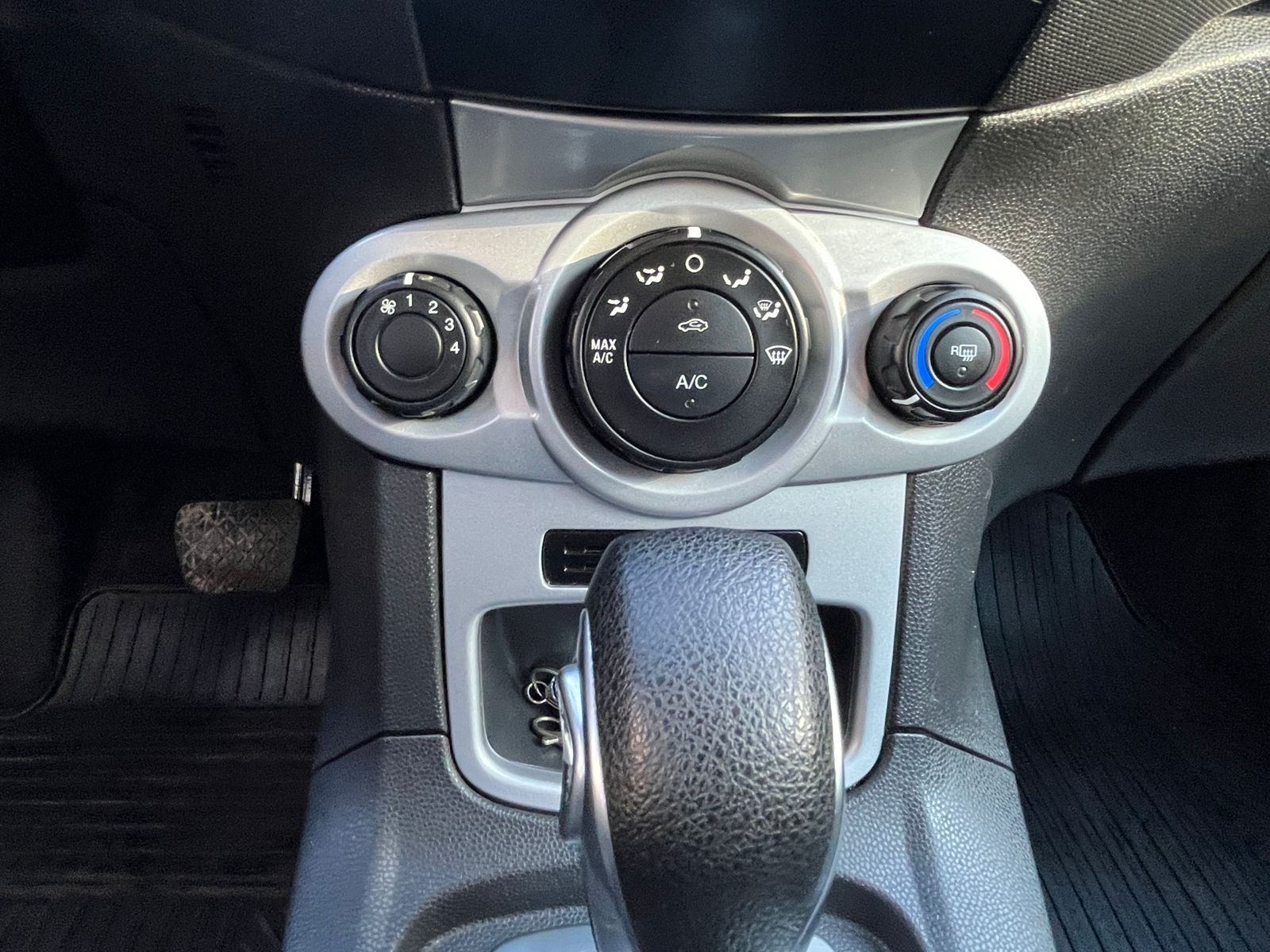 Ford Fiesta — foto 15 de 23