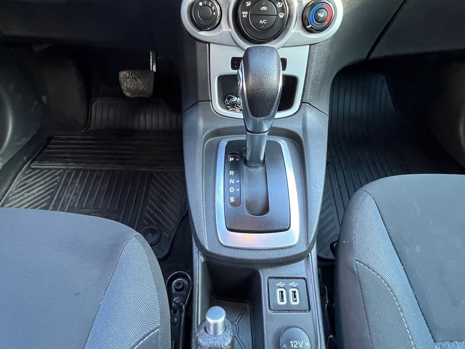 Ford Fiesta — foto 16 de 23