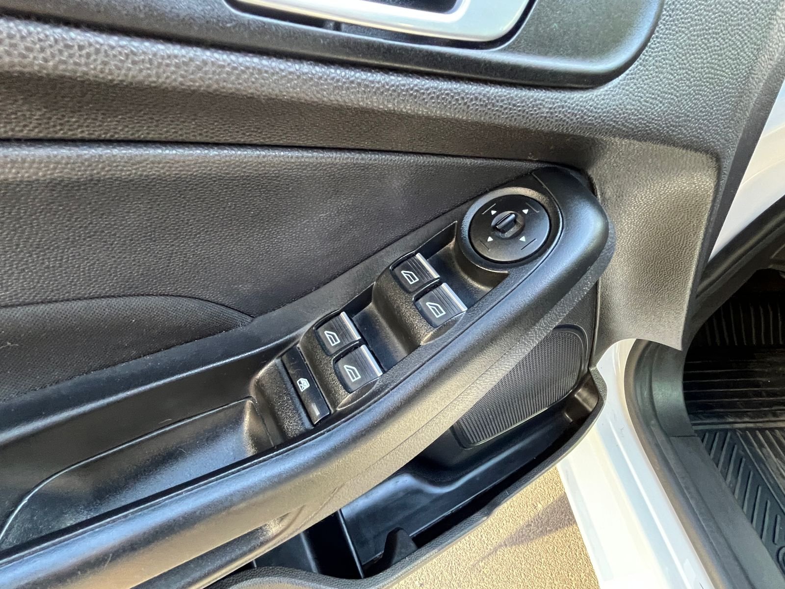 Ford Fiesta — foto 17 de 23