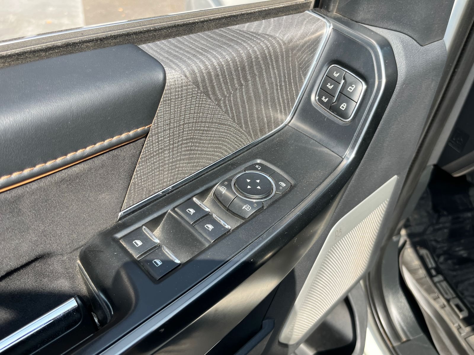 Ford F150 — foto 21 de 33