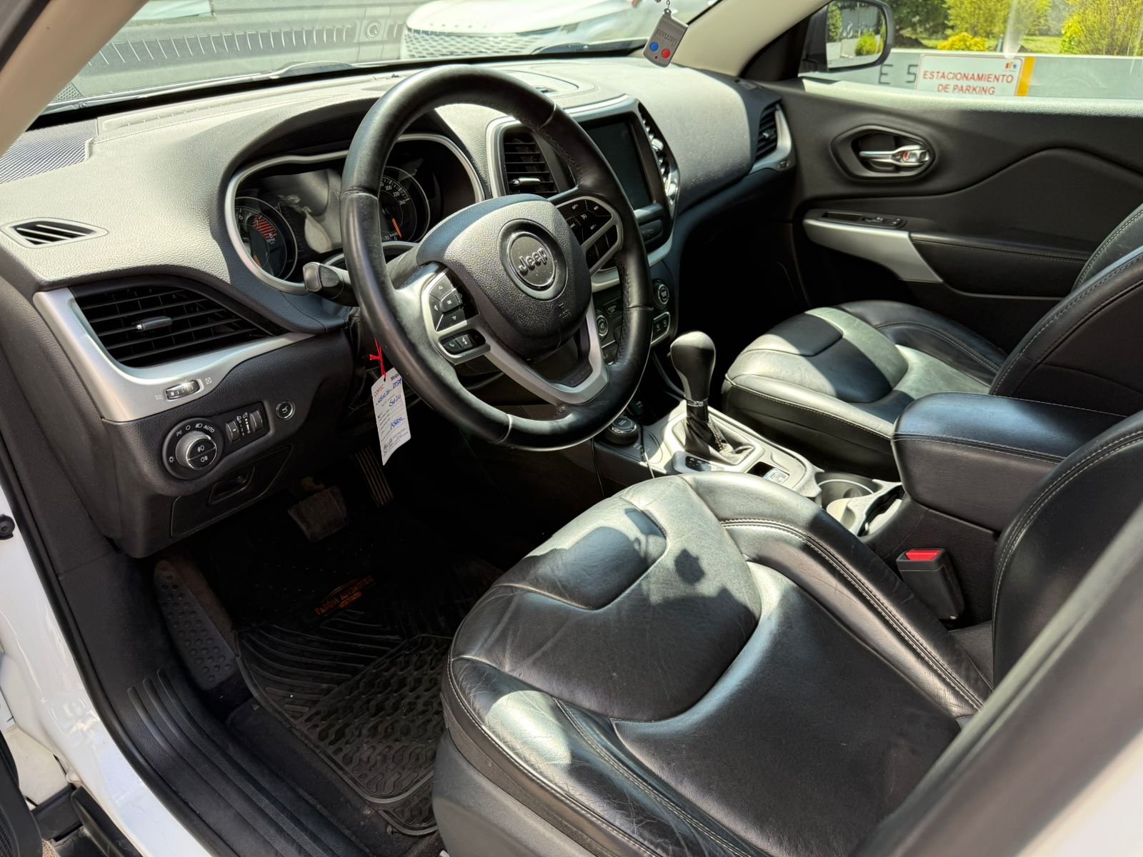Jeep Cherokee — foto 9 de 22