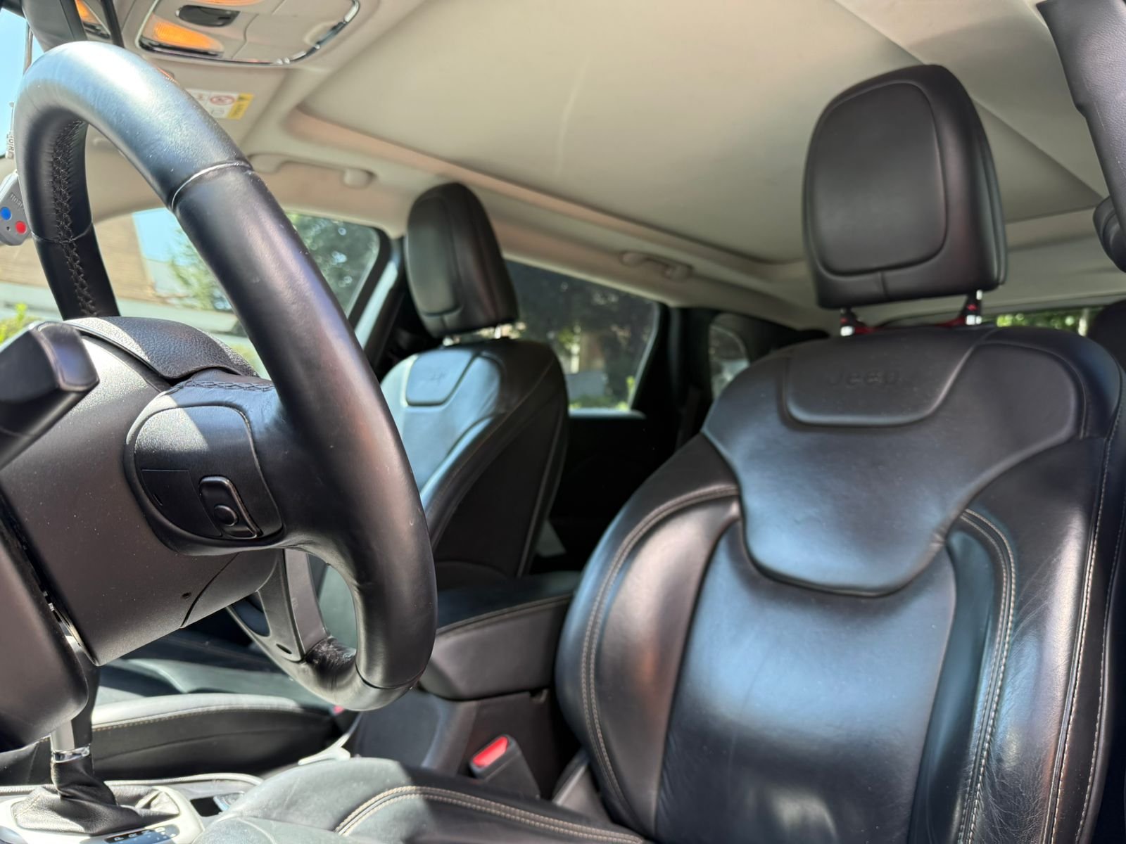 Jeep Cherokee — foto 10 de 22