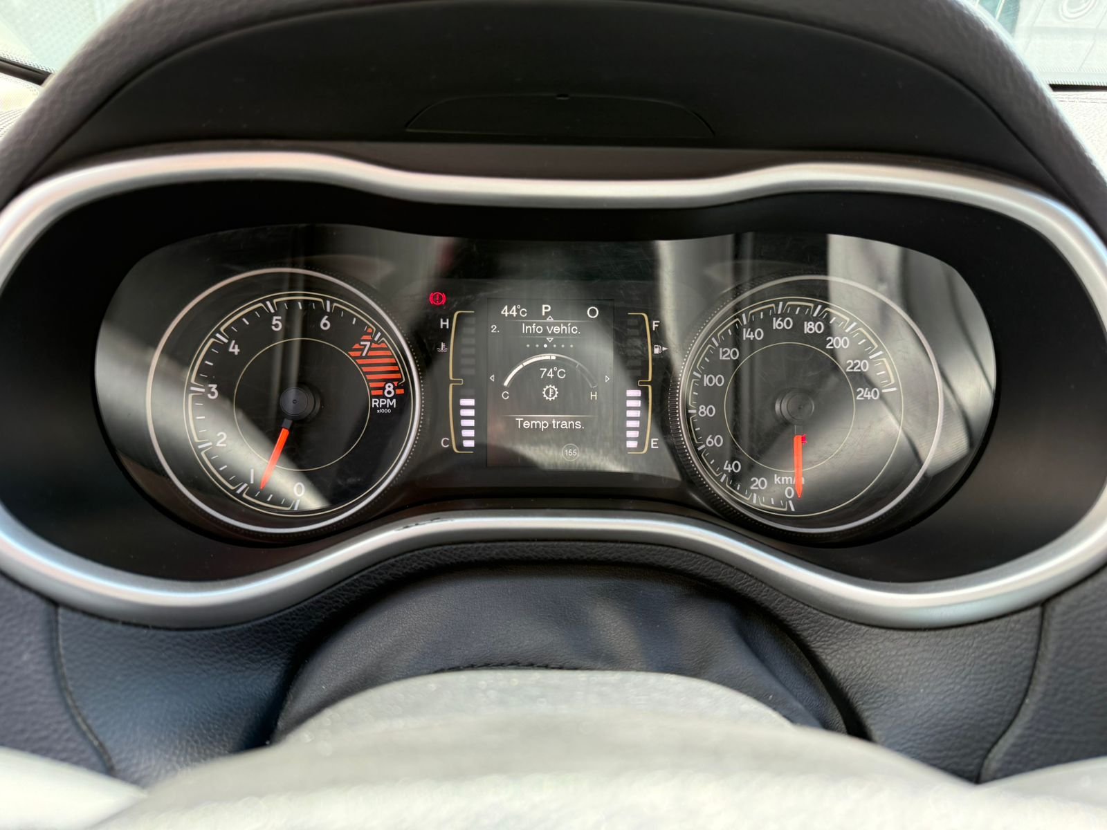 Jeep Cherokee — foto 13 de 22