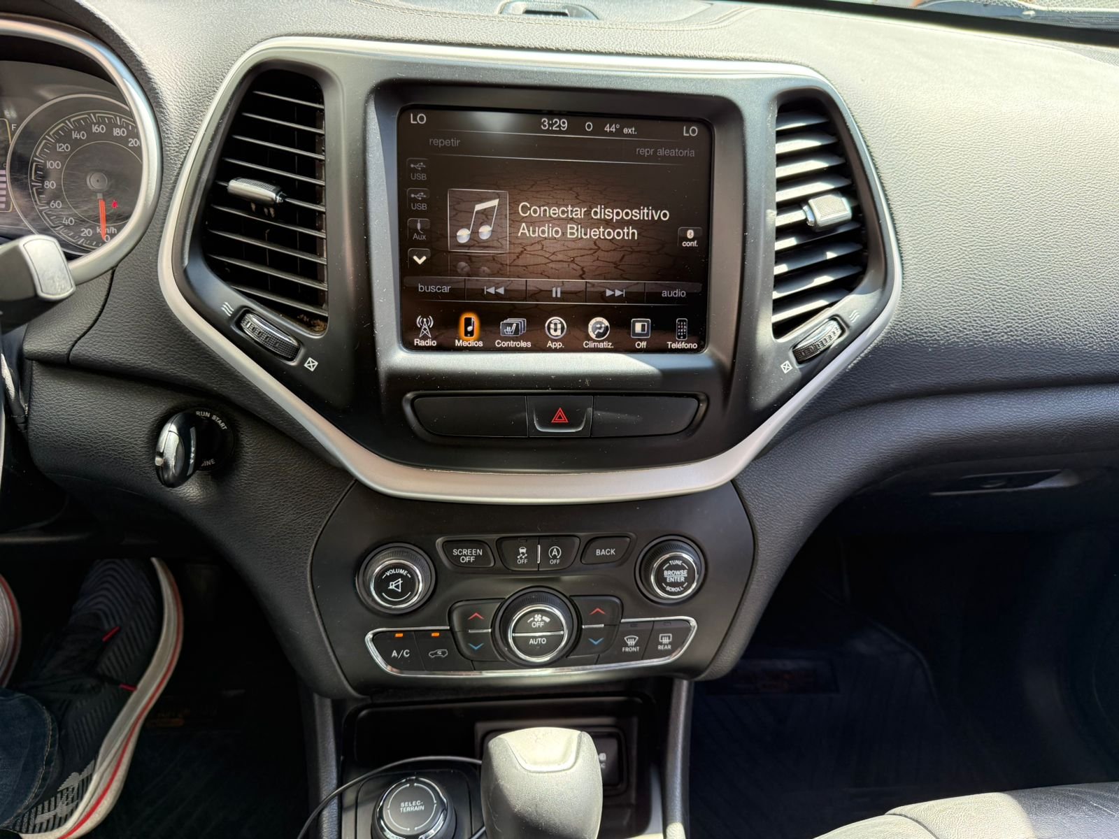 Jeep Cherokee — foto 16 de 22