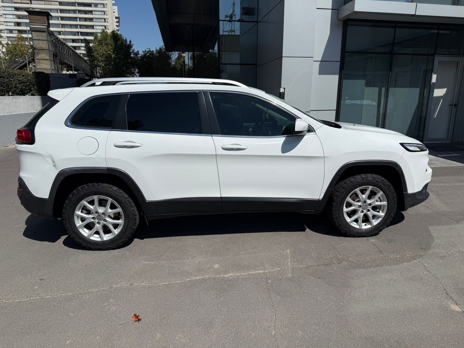 Jeep Cherokee — foto 5 de 22