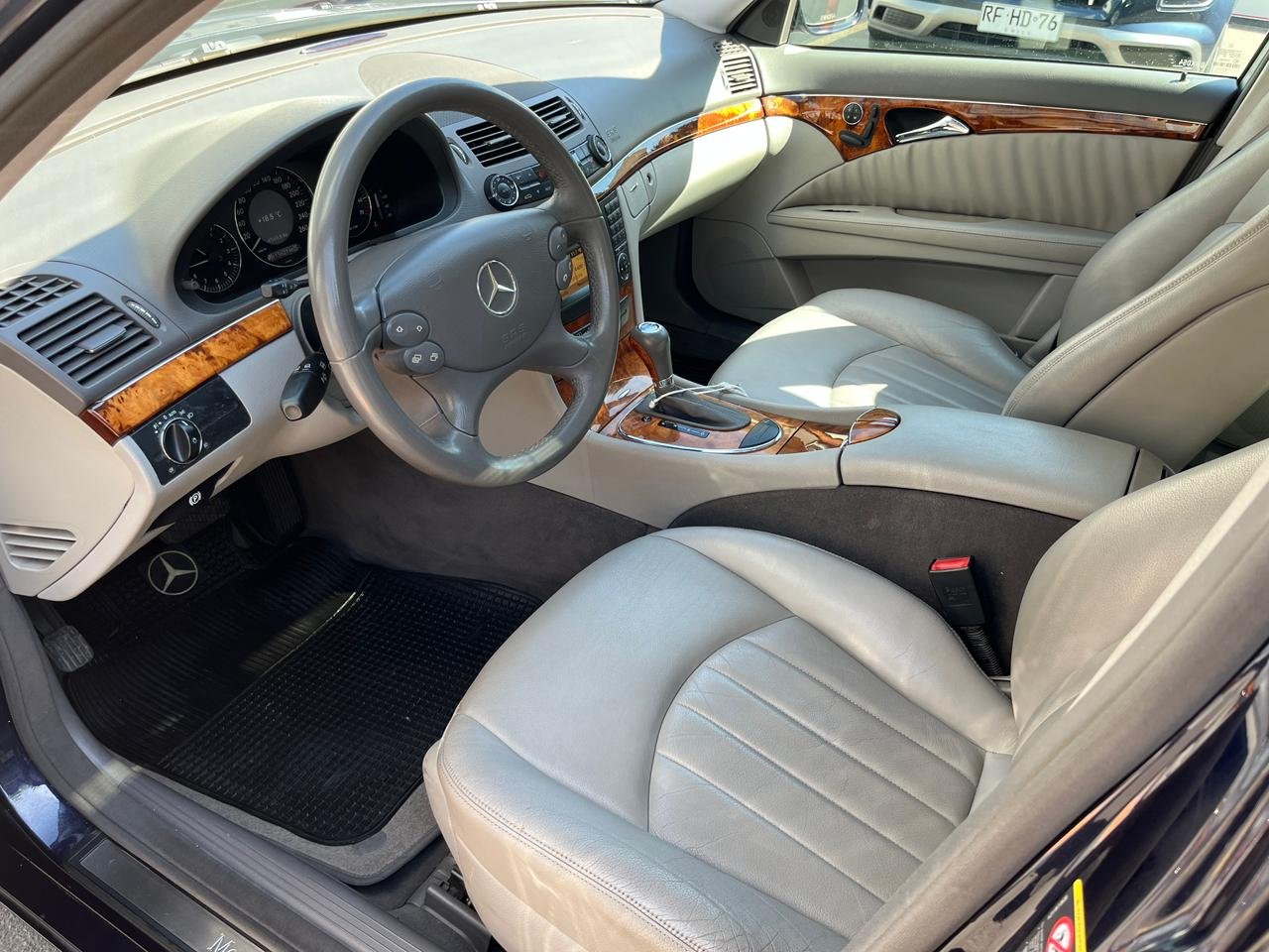 Mercedes-Benz E350 — foto 8 de 30