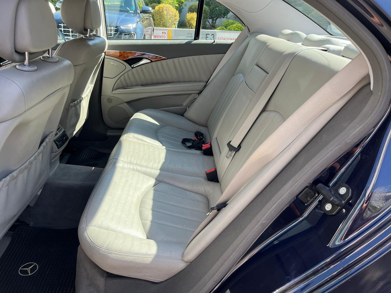 Mercedes-Benz E350 — foto 9 de 30