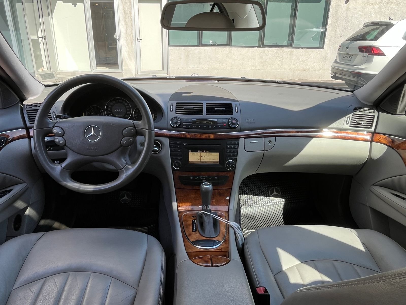 Mercedes-Benz E350 — foto 11 de 30