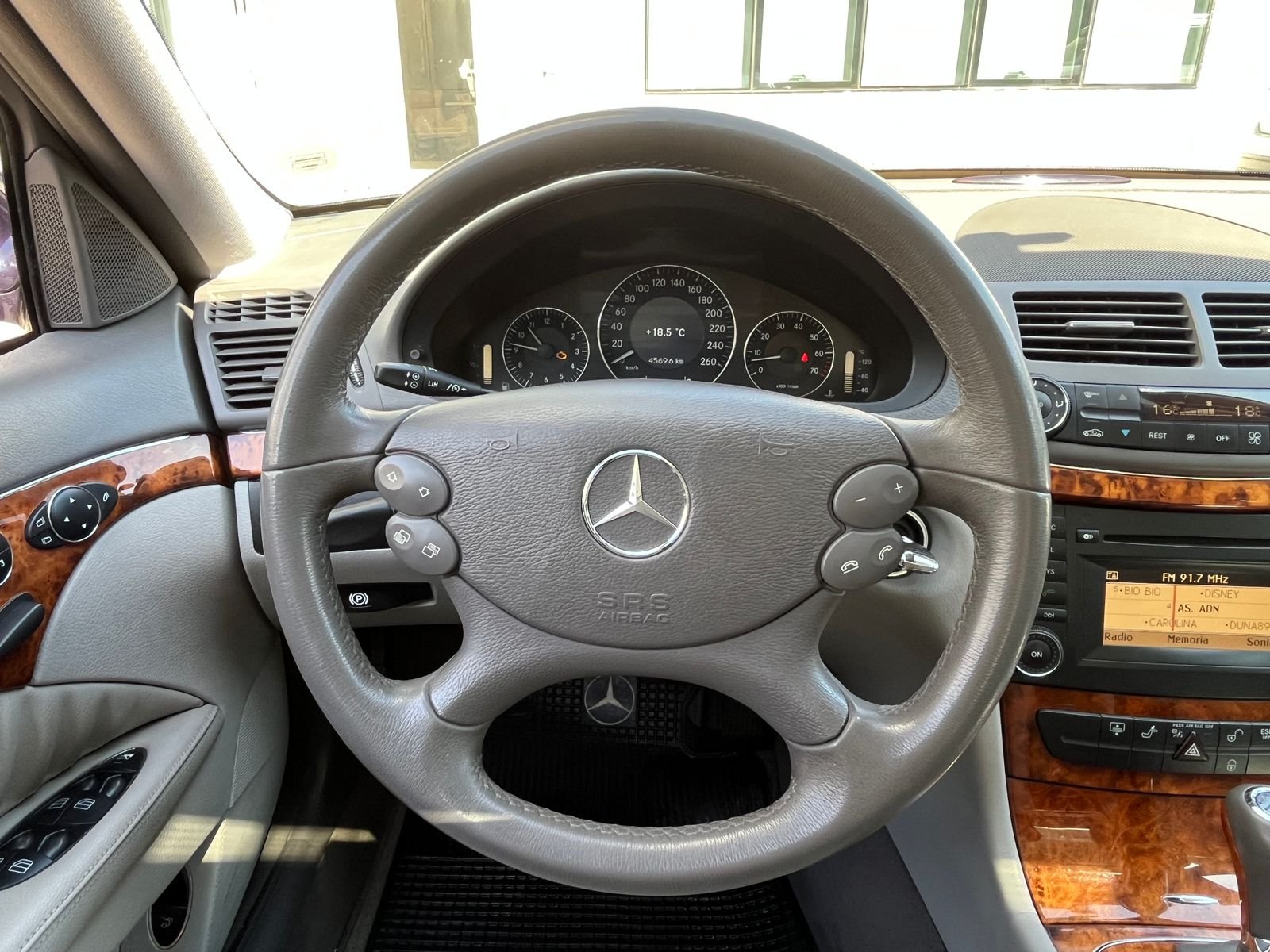 Mercedes-Benz E350 — foto 13 de 30