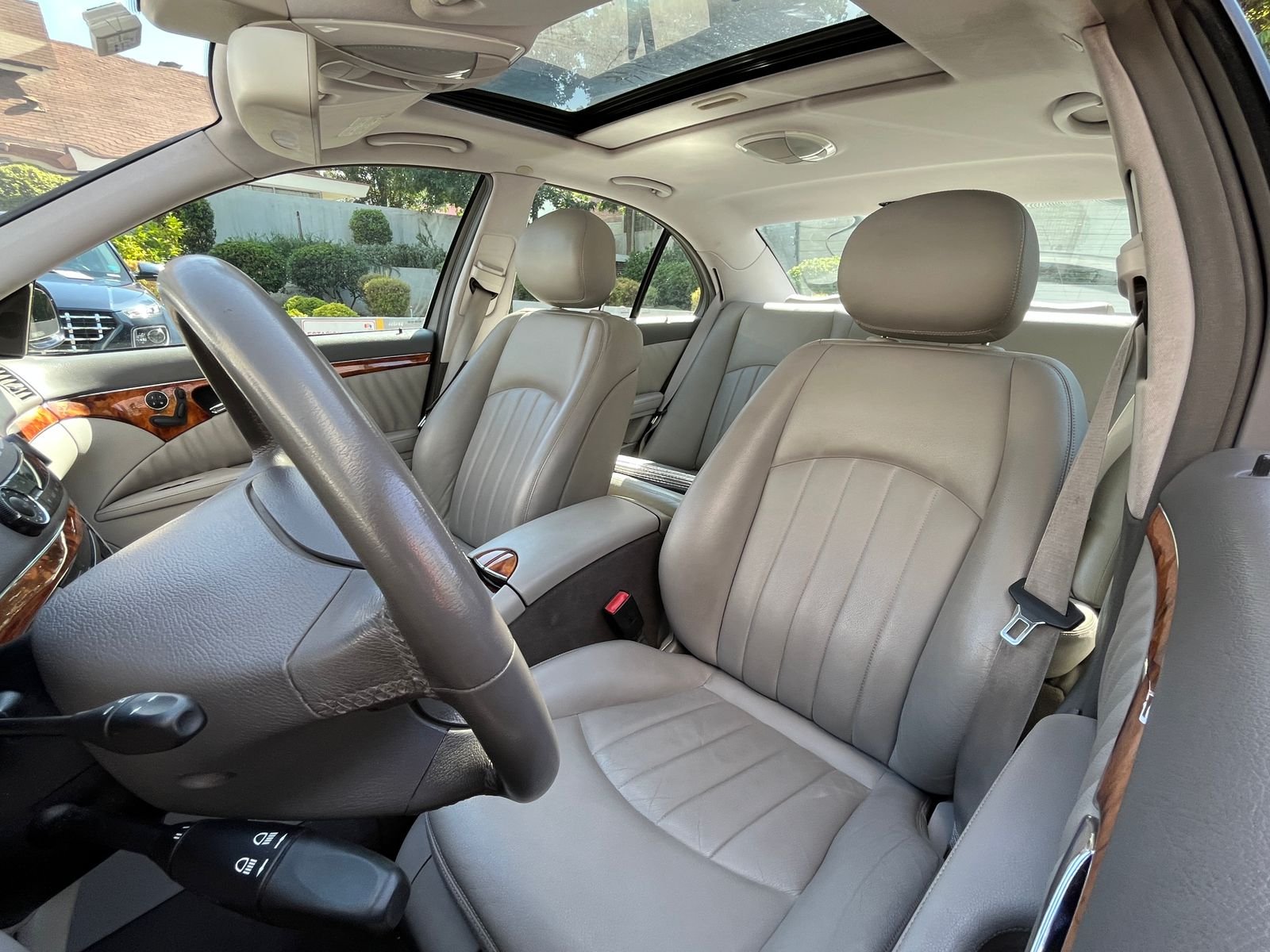 Mercedes-Benz E350 — foto 18 de 30