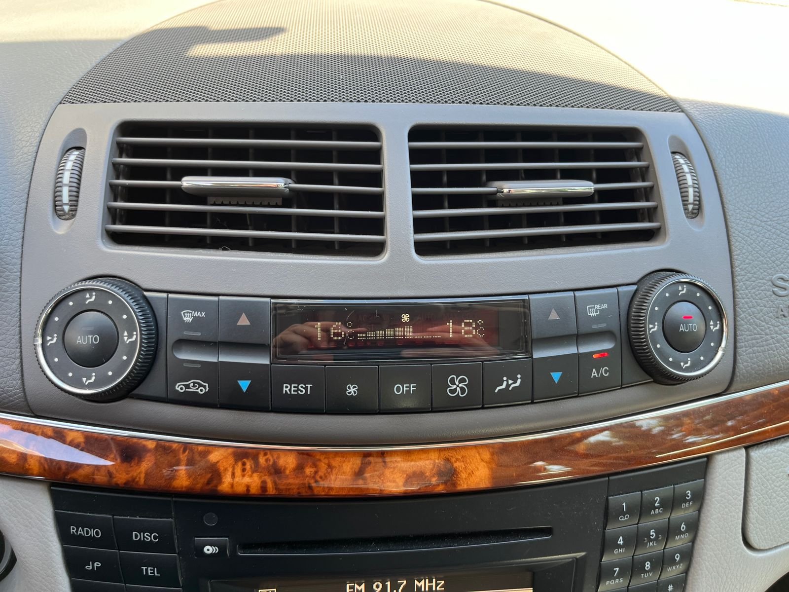 Mercedes-Benz E350 — foto 25 de 30