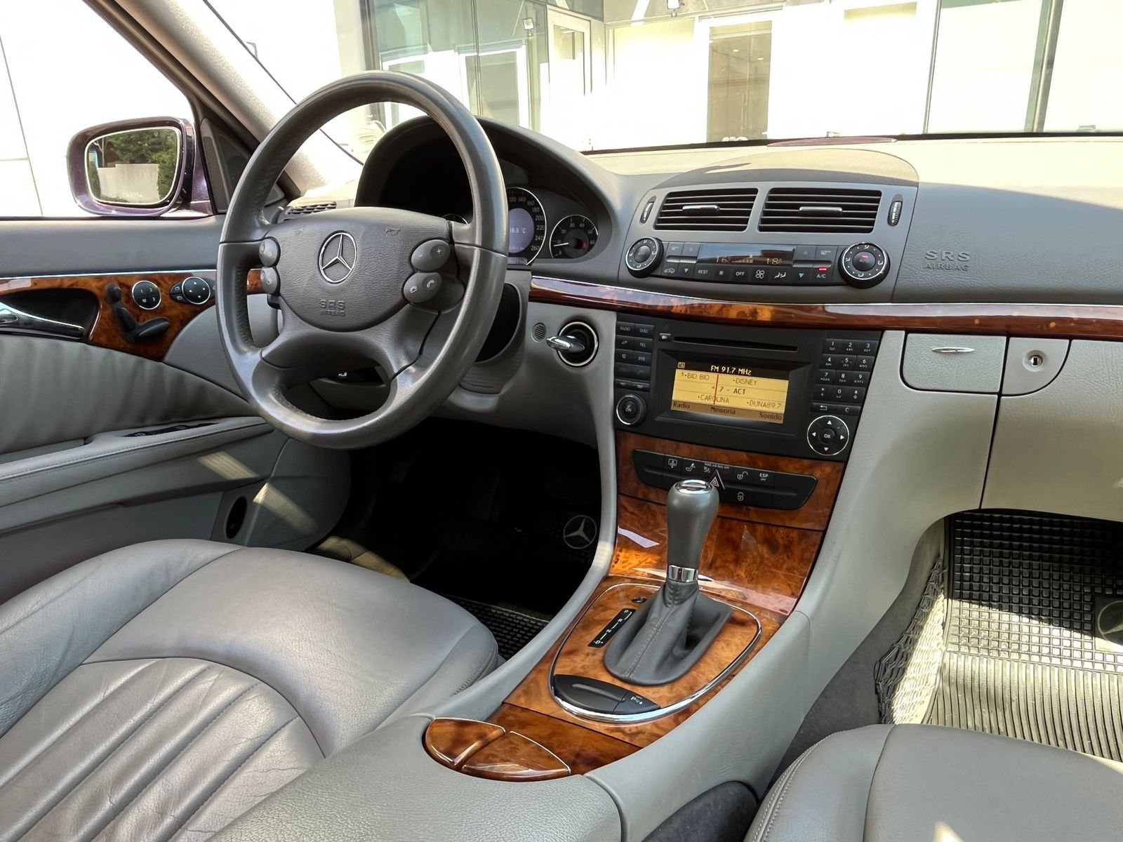 Mercedes-Benz E350 — foto 28 de 30