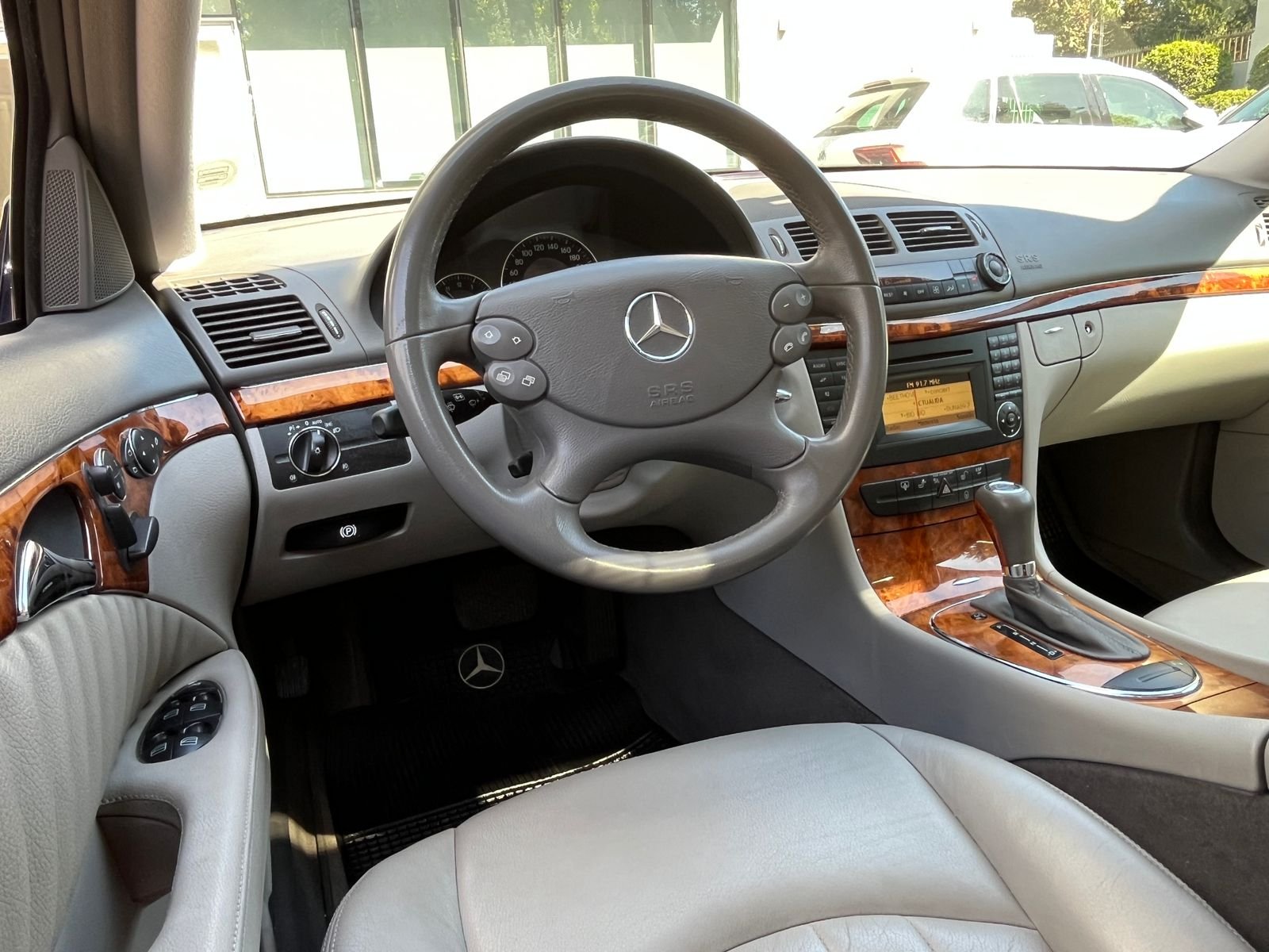 Mercedes-Benz E350 — foto 29 de 30