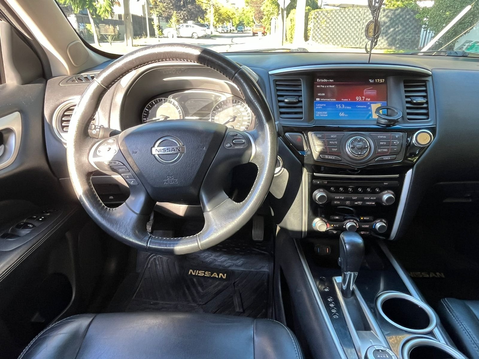 Nissan Pathfinder — foto 13 de 30