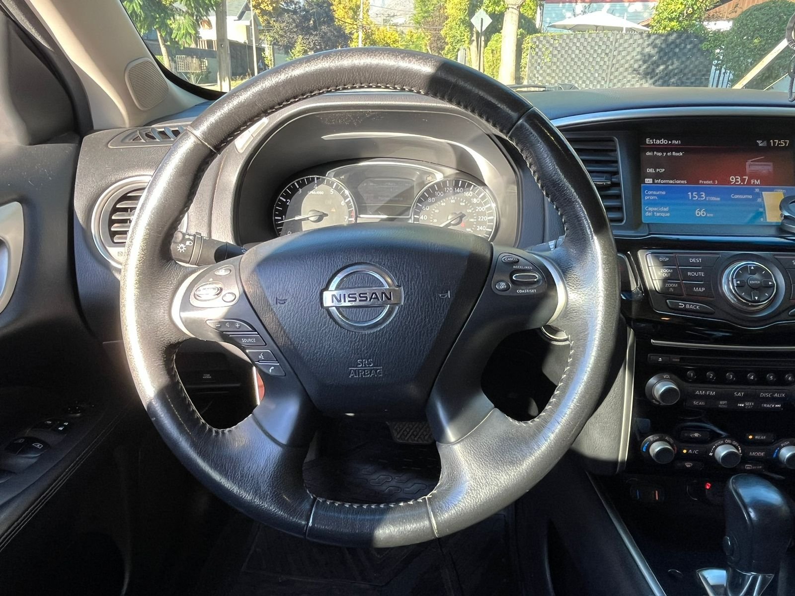 Nissan Pathfinder — foto 14 de 30