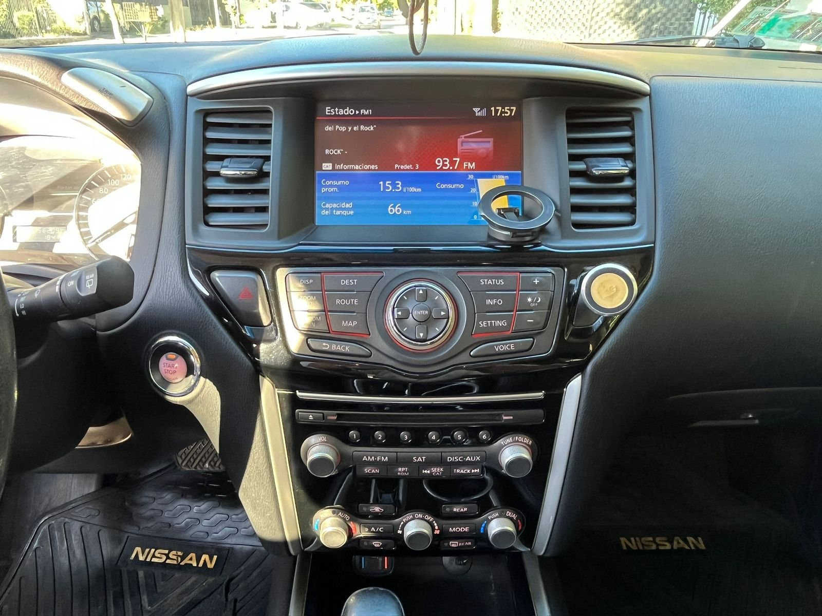 Nissan Pathfinder — foto 15 de 30