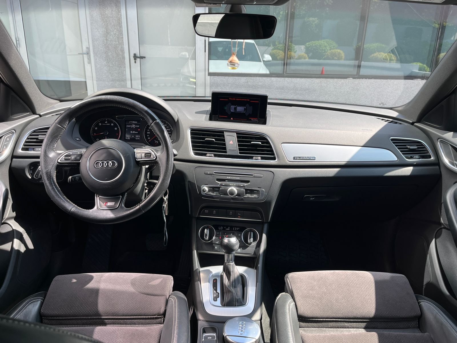 Audi Q3 — foto 10 de 34
