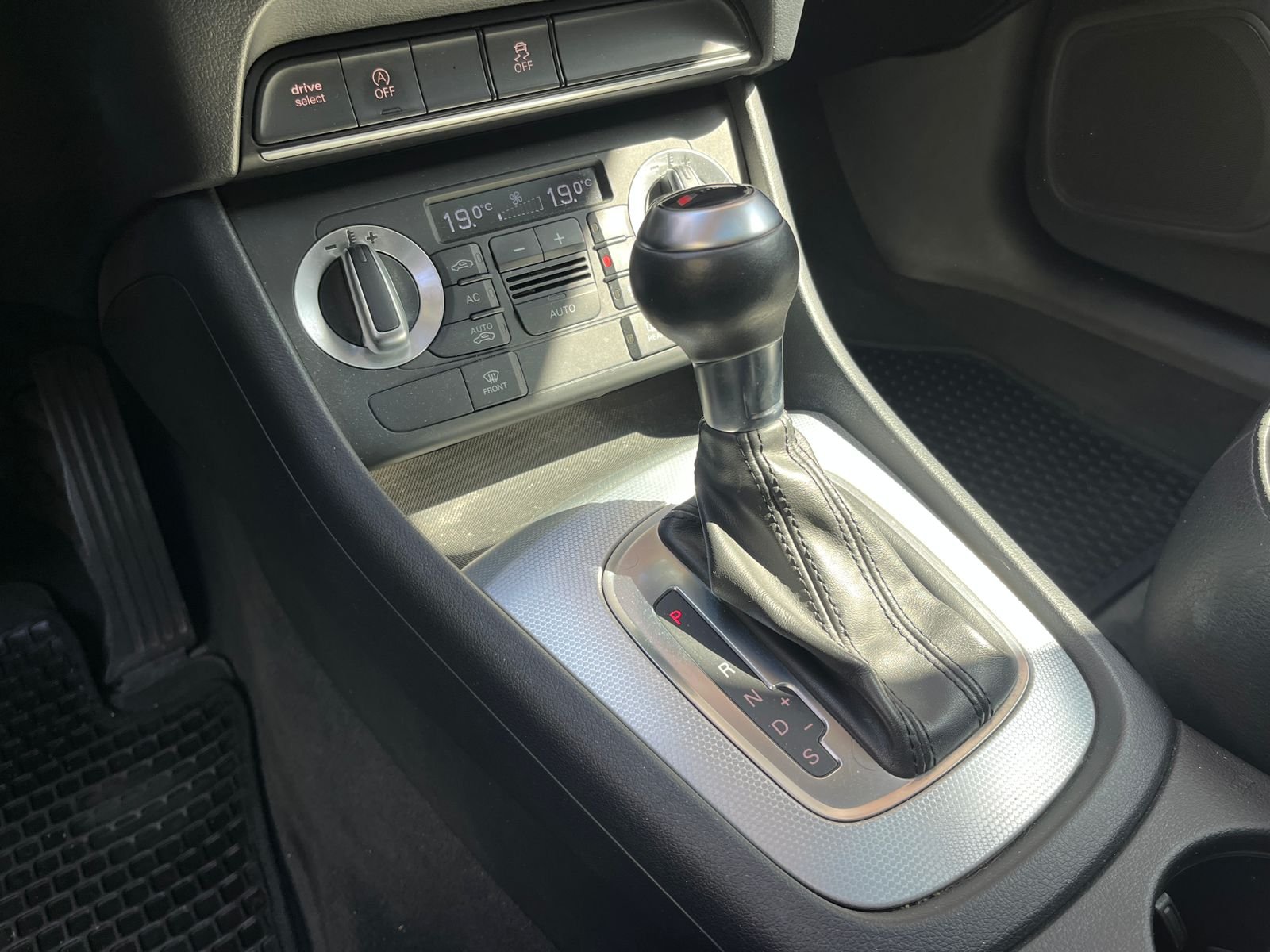 Audi Q3 — foto 15 de 33