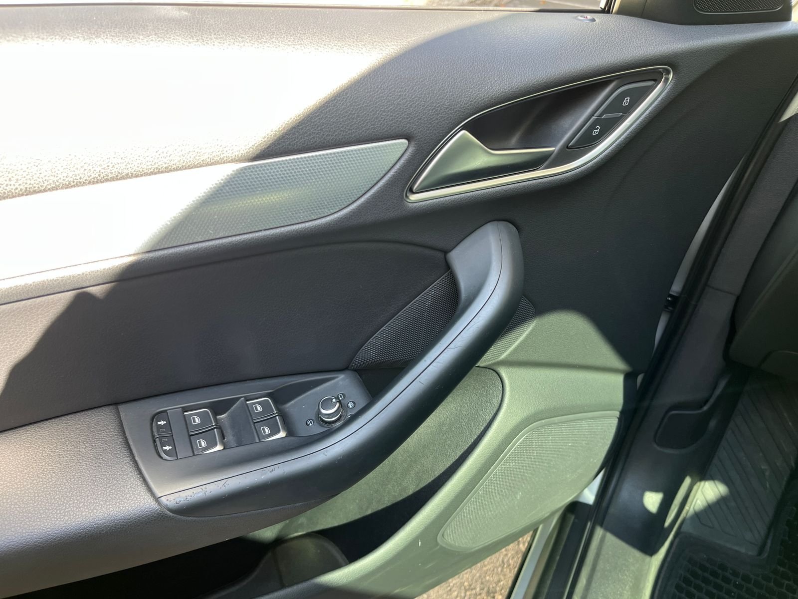 Audi Q3 — foto 20 de 33