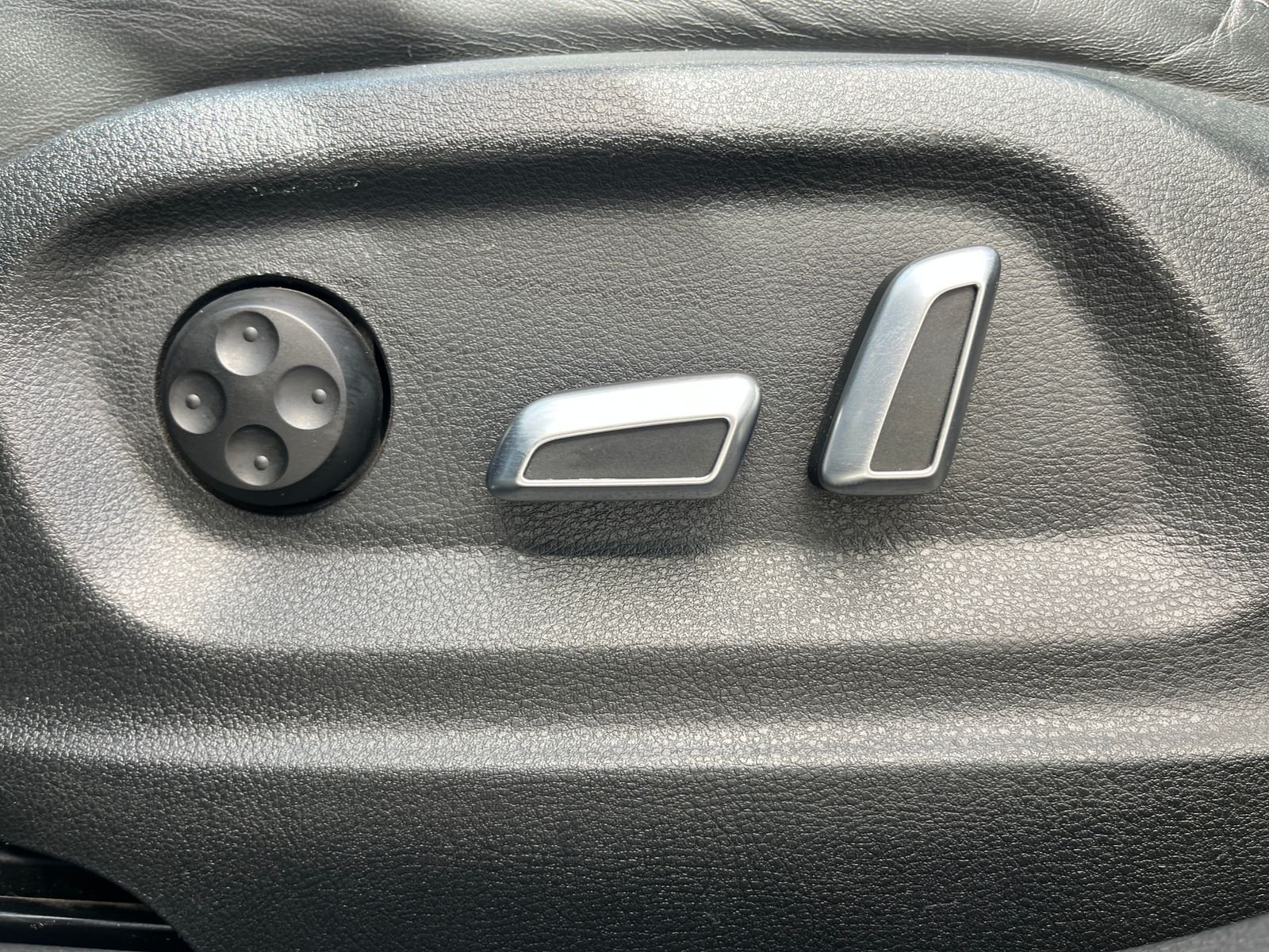 Audi Q3 — foto 23 de 34