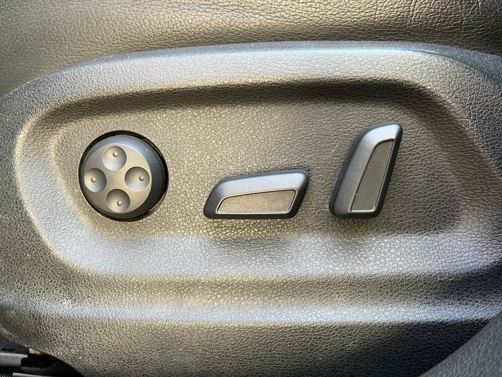 Audi Q3 — foto 24 de 33